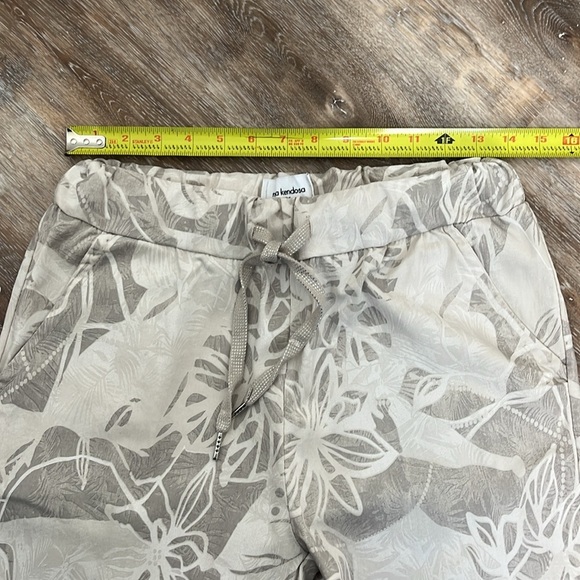 Nina Kindosa Paris Women Pull On Chali Pants Size M? Tropical Camo Print Neutral - Picture 8 of 16